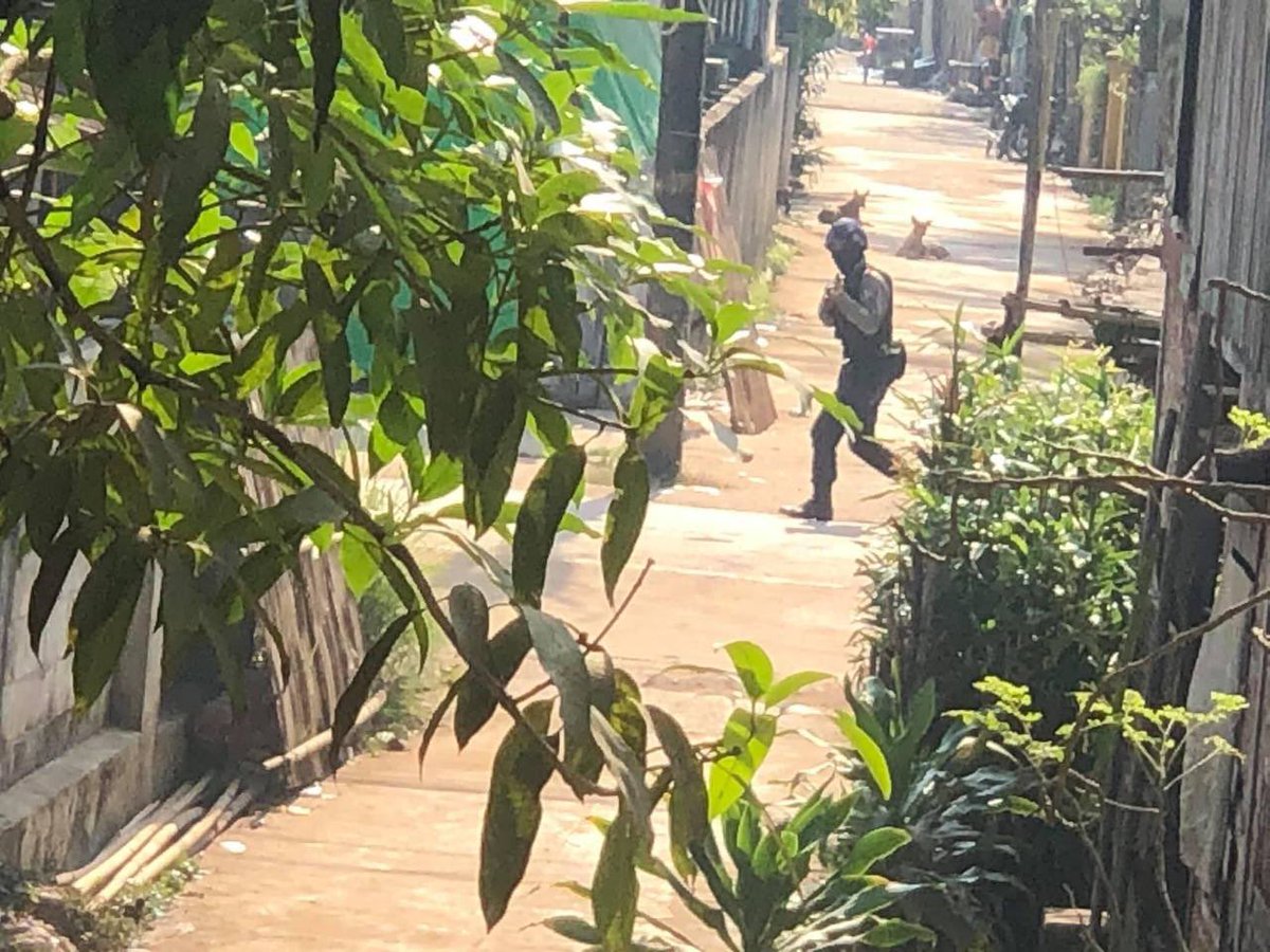 KLPW94's tweet photo. Bago: Terrorists’ attack at Kyaukkyisu ward and kanthayar ward. Terrorists full of 25 trucks barged into the ward and opening fires in the neighborhood streets. 2 DEATH, 5 injured and at least 20 abducted. #WhatsHappeningInMyanmar #Apr7Coup https://t.co/U9Z24WnhCu