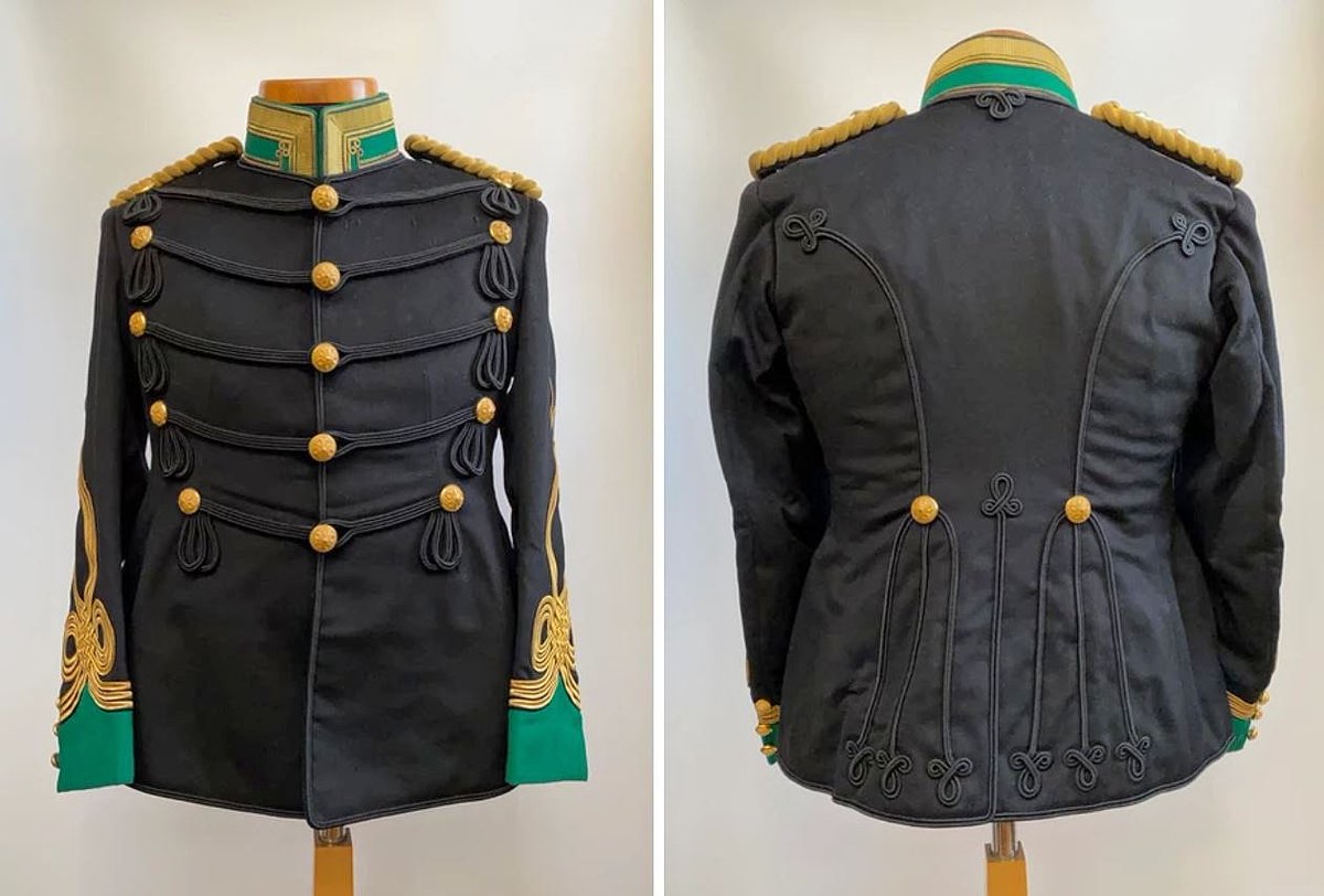 そして、息を呑む迫力の肋骨服は @Ordenspange さんから「昭和初期 大