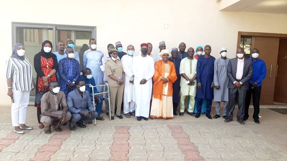 La Direction Exécutive de la Fondation GURI Vie Meilleure, élargie à ses différentes Cellules (notamment Education, Environnement), s’est rendue ce Mardi 6 avril 2021 après-midi chez l’ancienne Première Dame et Présidente de la dite Fondation, <a href="/AissataMhm/">Aïssata Issoufou Mahamadou</a>.