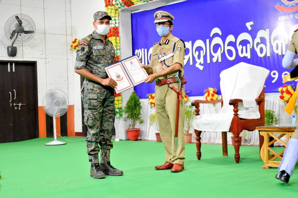 spkalahandi's tweet photo. Congratulations to Sri Laxman Kumar Pradhani on being conferred with #DGP_disc for his outstanding performance.
@DGPOdisha
@odisha_police
@digswrkoraput
@homeodisha
@MoSarkar5T https://t.co/409QTE5kyb