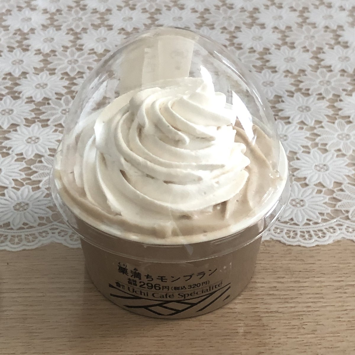 LAW_f0916's tweet photo. クッキークランチのザクザクが美味しい！
【栗満ちモンブラン ¥320】

上から下まで全て栗尽くし❗🤩🌰
けど意外と甘さ控えめなので
甘いのが苦手な人でも食べやすい✨

マロンクリームに混ざったクッキークランチの
ザクザクがたまらないだがす！

#コンビニスイーツ #ウチカフェ
#LTF狭山鵜ノ木店 https://t.co/7KmrxtpzQQ