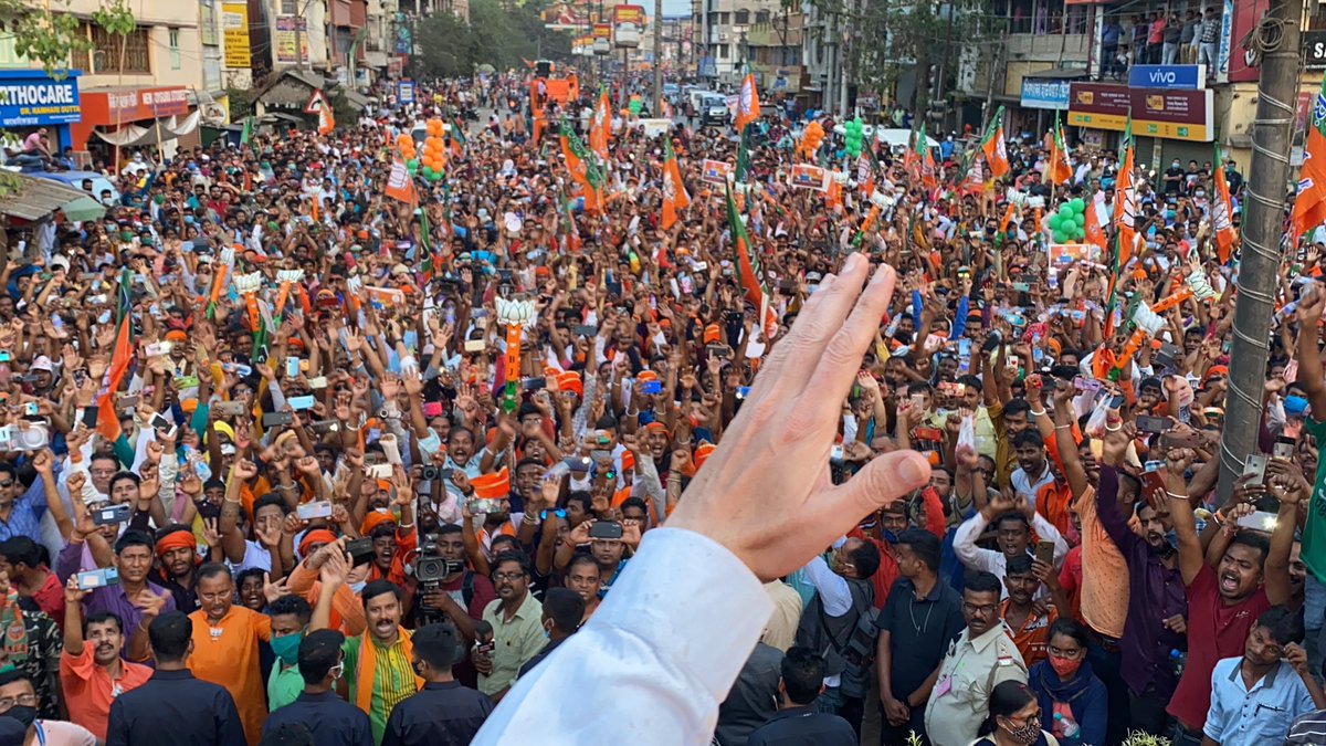 anshuMor's tweet image. Please wear a mask even if you are driving alone in your car.