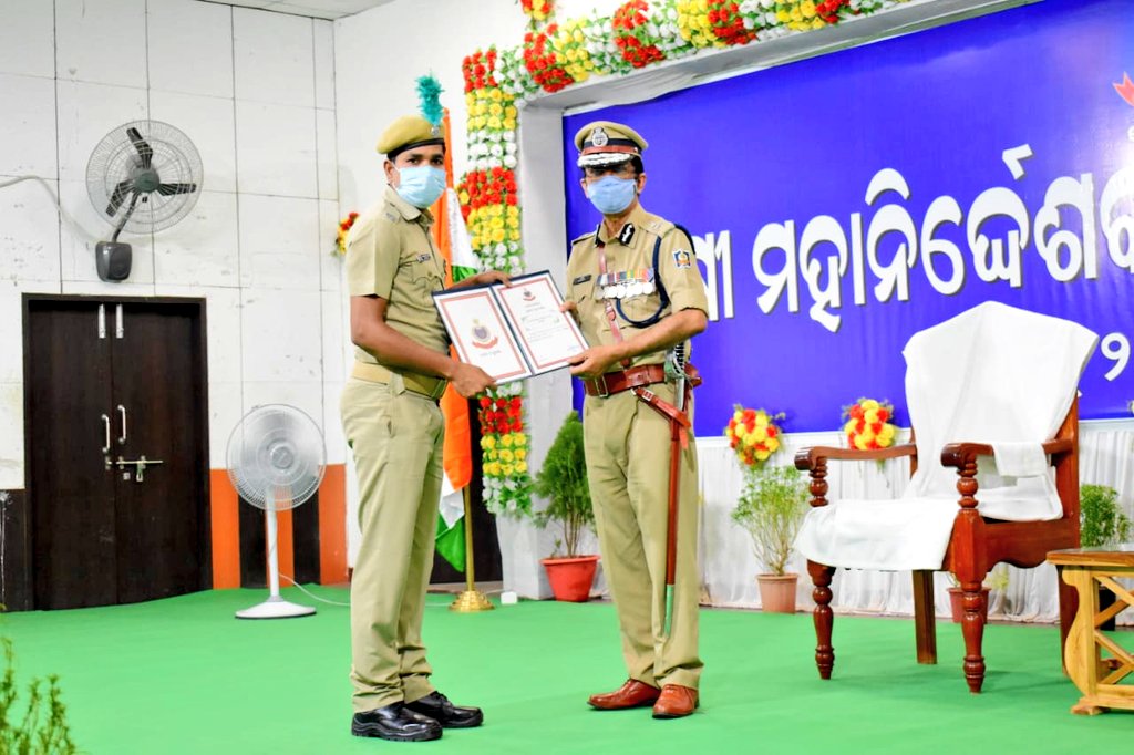 spkalahandi's tweet photo. Congratulations to Sri Nilamani Sahu on being conferred with #DGP_disc for his outstanding performance.
@DGPOdisha
@odisha_police
@digswrkoraput
@homeodisha
@MoSarkar5T https://t.co/XYIqswC89c