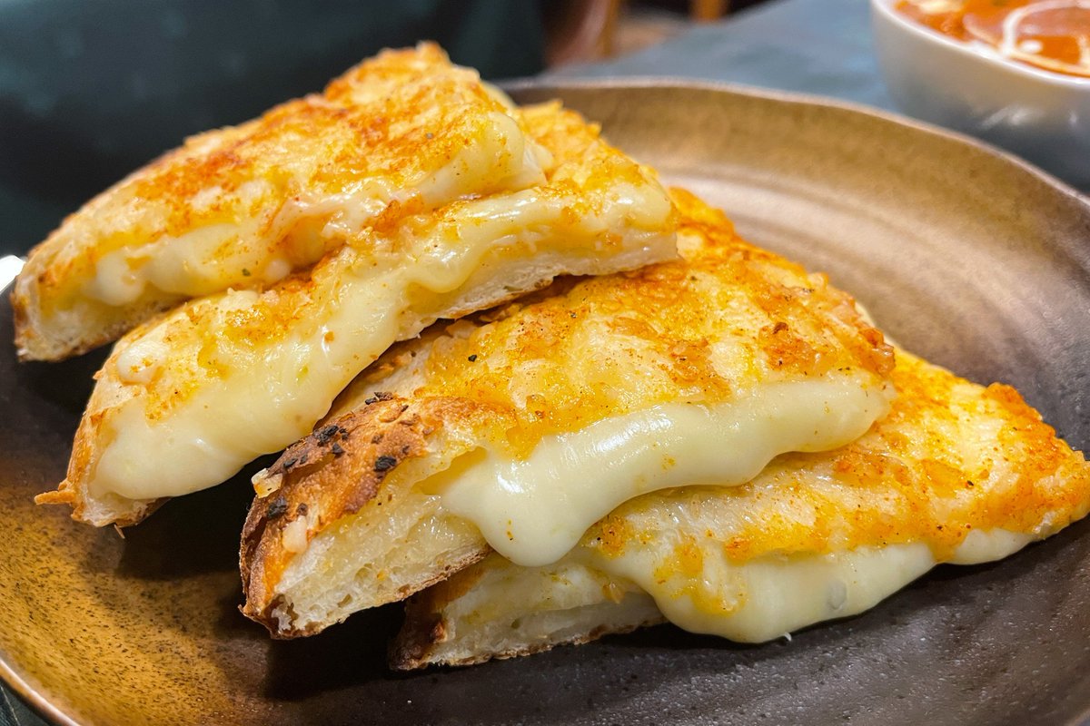 チーズ至上主義者におすすめ ずっしりチーズをこれでもかと挟んだナンを堪能できるインドカレー屋さん もちろんカレーもおいしいです Togetter チーズ至上主義者におすすめ ずっしりチーズをこれでもかと挟んだナンを堪能できるインドカレー屋さん もちろんカレーもおいしいです Togetter