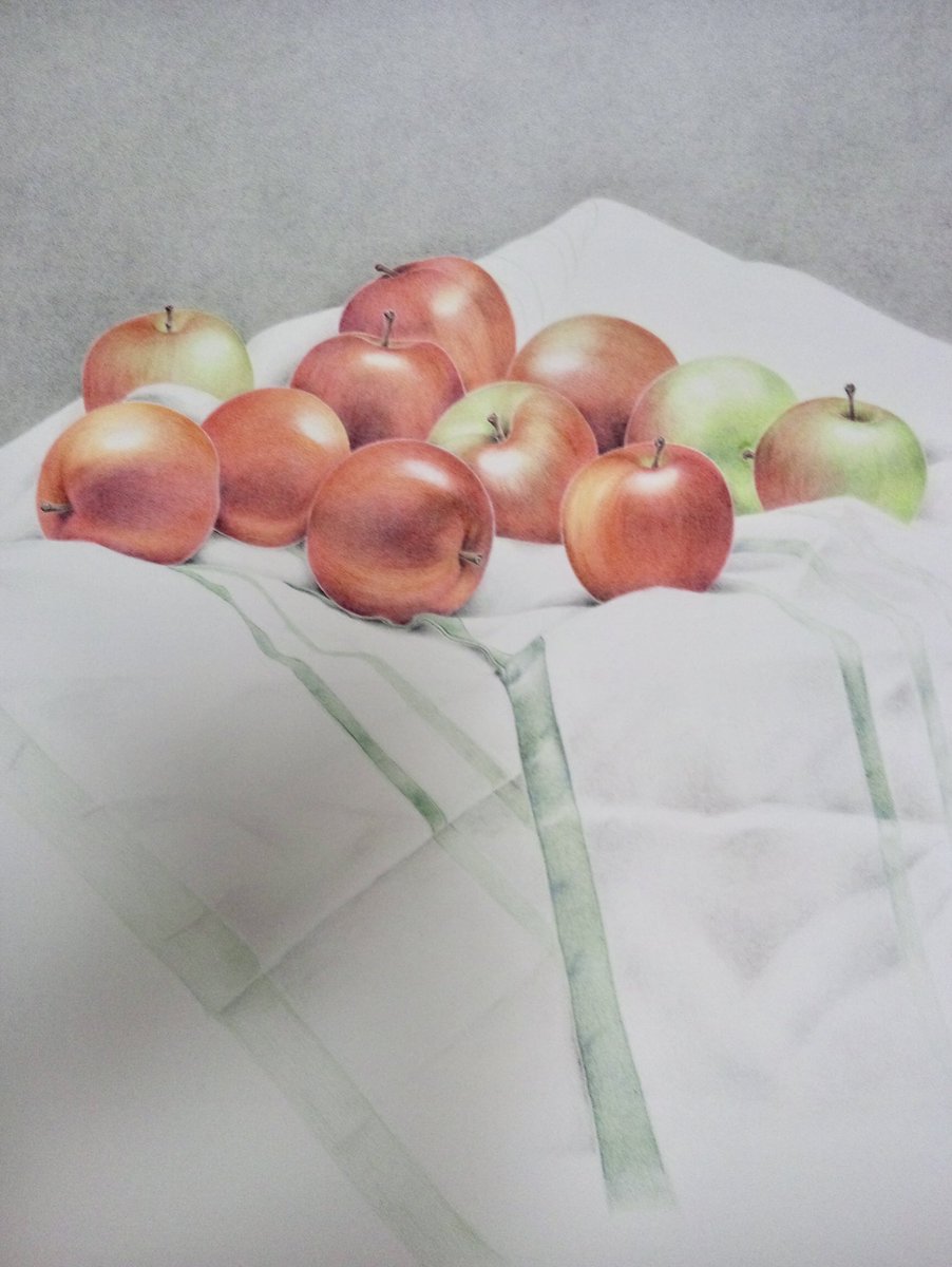色鉛筆 ここち工房 F15号 林檎 の下絵 デッサンして 軽く色を塗って バランスの確認 後は色を重ねていく 色鉛筆 色鉛筆画 三菱色鉛筆0 絵描きさんと繋がりたい
