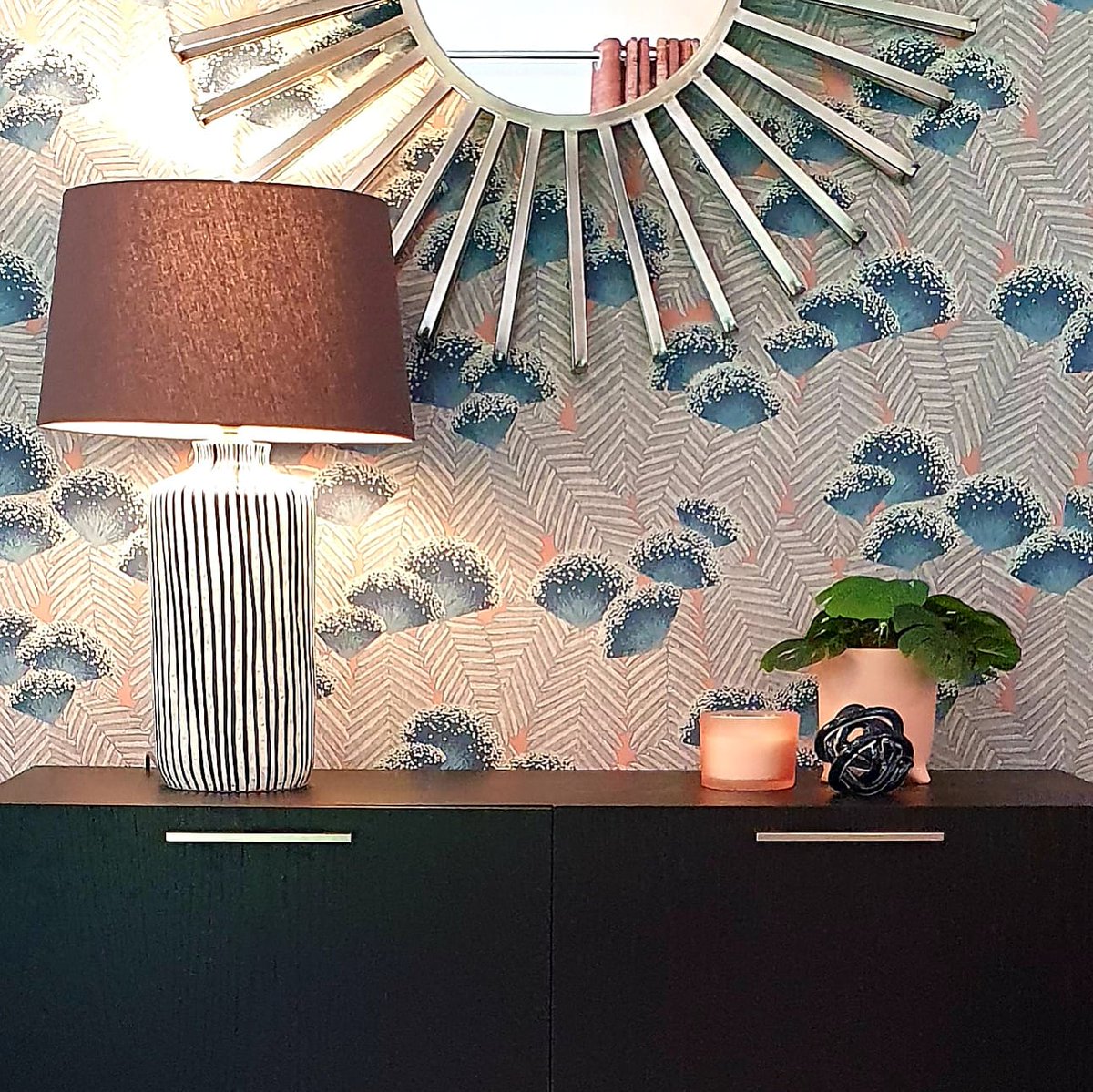 WALLPAPER...
It can be striking and bold or subtle and textured but, whichever you prefer, it's a great way to create the right atmosphere in a room. 

Are you a wallpaper lover? 

#wallpaperwednesday #featurewall #loungedesign #stylingtosell #interiordesign #northwest
