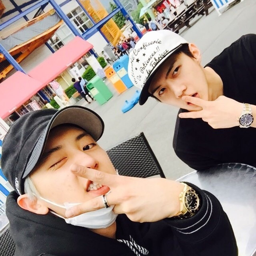 in_yeol's tweet photo. 이렇게 시계만 제대로 본적없는데 음..넘..넘...그 커 커헙흐,흠흠,, https://t.co/myv18FBNoT