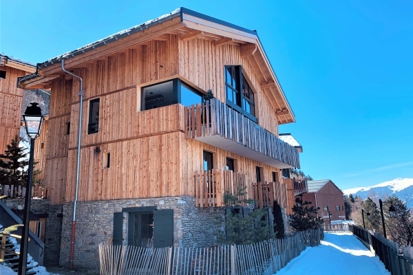 Alpine365ski's tweet image. NEW CHALET ALERT! Announcing Chalet Bluebird, a beautiful, contemporary ski chalet in La Plagne. 5 ensuite bedrooms, hot tub, pro-chef, right by the ski lift. Now taking bookings for 2021/22. #montchavin #laplagne #skichalet #journorequest #chaletbluebird bit.ly/3uvK62W