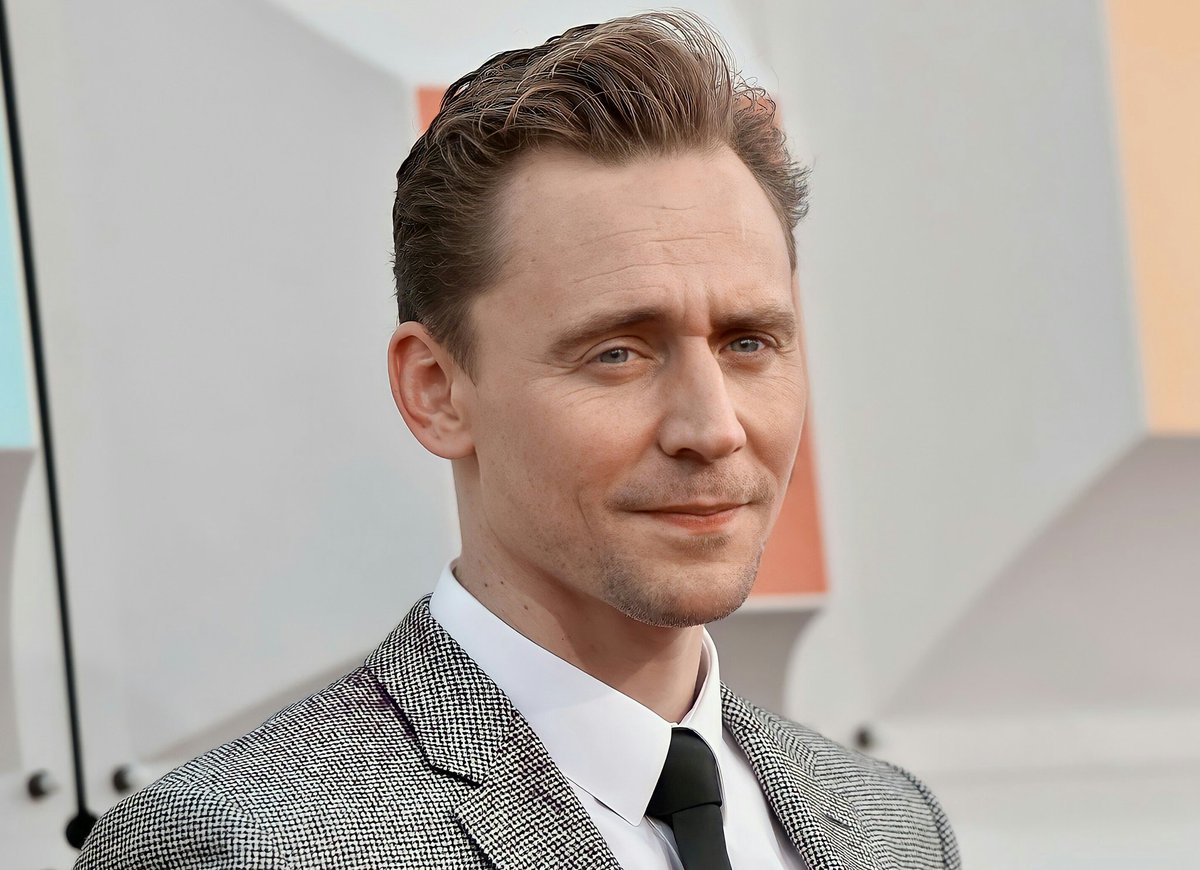 Tom Hiddleston always beautiful.