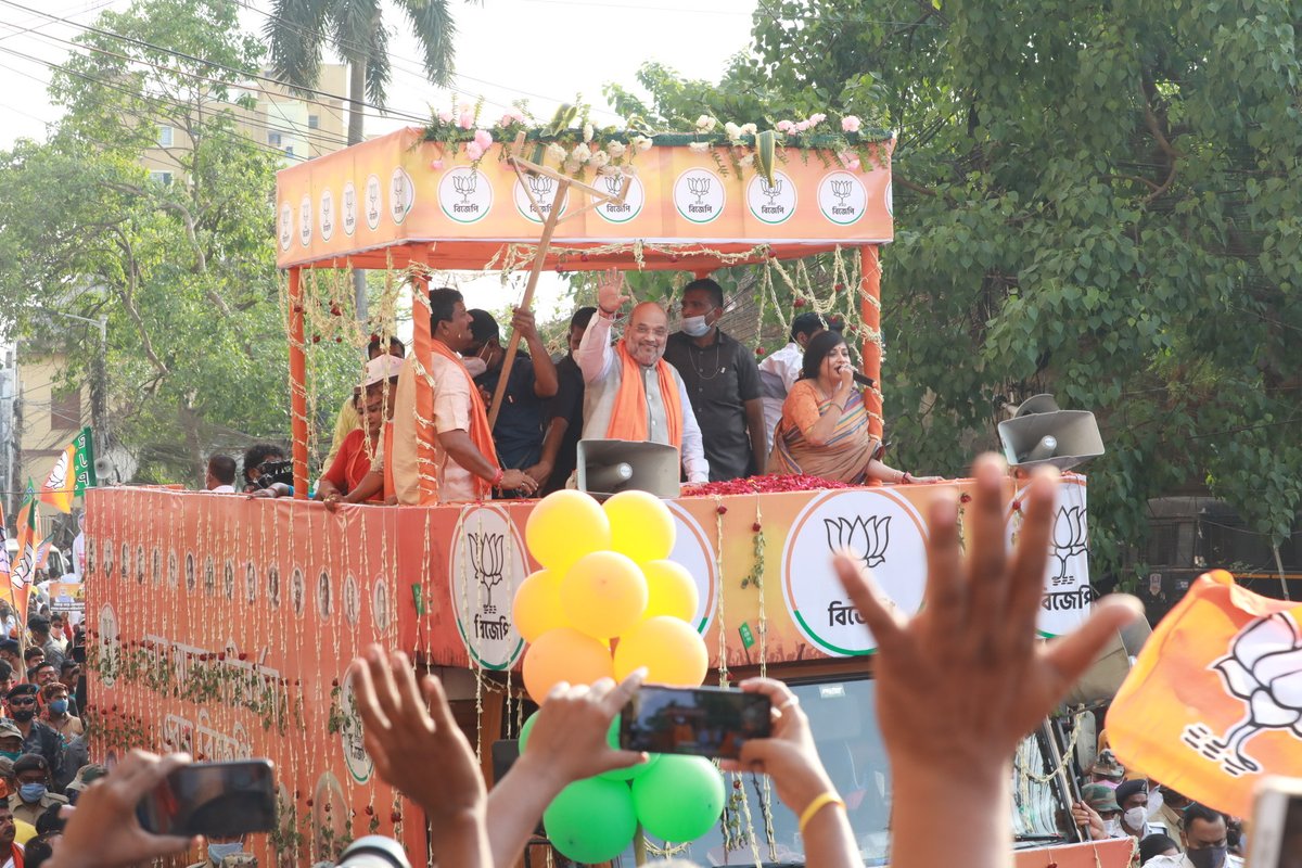 AmitShah's tweet photo. Some more pictures from Howrah Madhya.#BanglayBJP https://t.co/fVyaUFDJOD