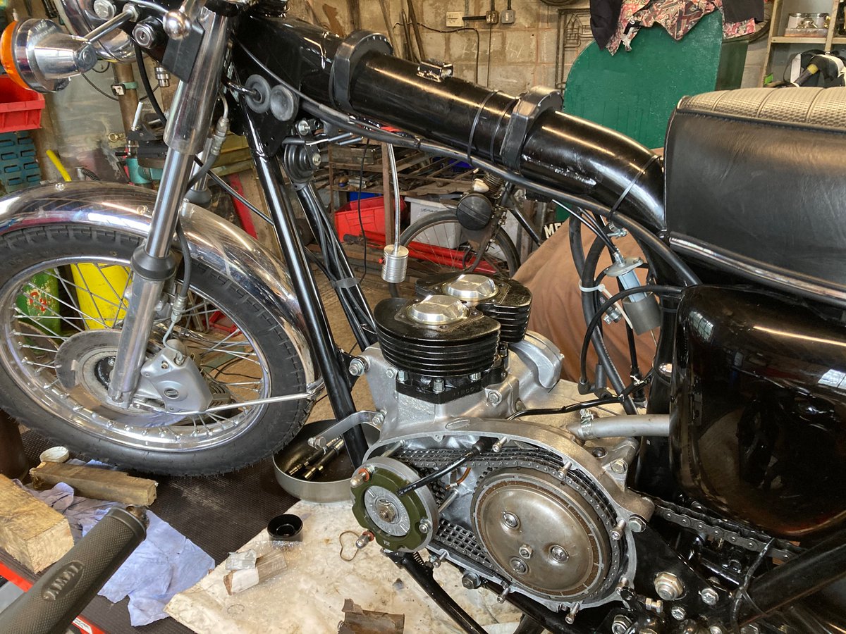 SbSteveb160's tweet image. That’s the pistons and barrel replaced on the 1973 triumph TR7V. Next job the cylinder head so almost there.