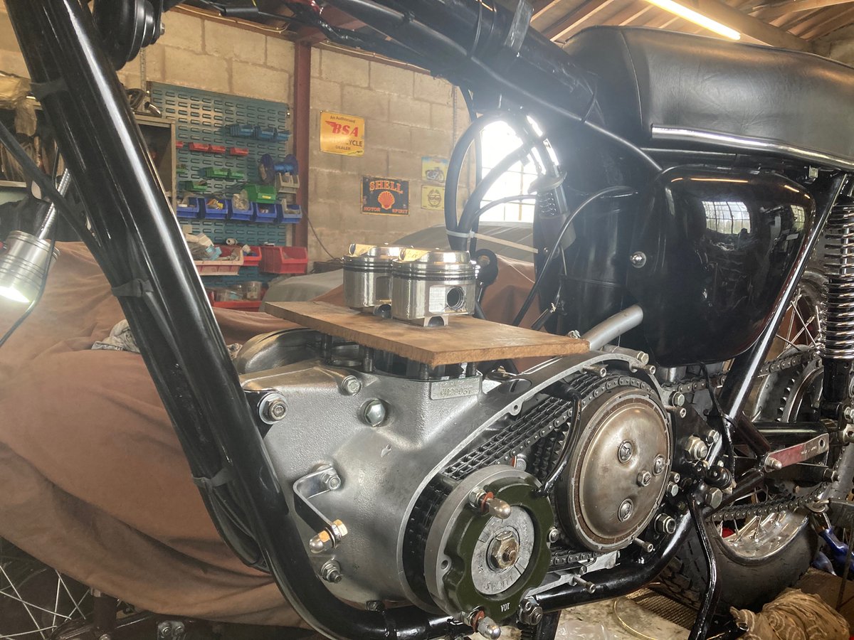 SbSteveb160's tweet image. That’s the pistons and barrel replaced on the 1973 triumph TR7V. Next job the cylinder head so almost there.