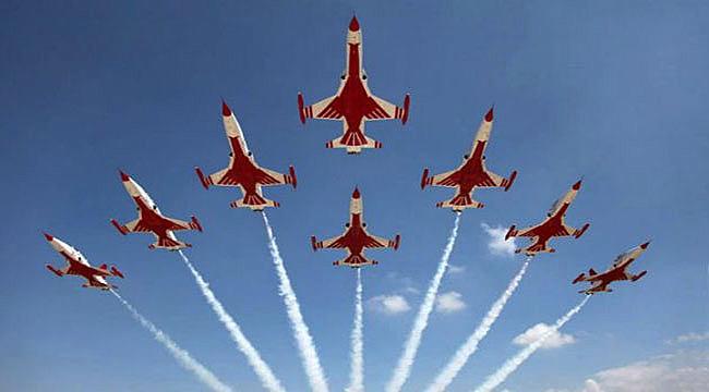 Yeryüzü boşaldı, habersiz miyiz? 
Güneşe göç var da, kalan biz miyiz?(NFK)
Bugün güneşe göç var...
Şehidimiz var bugün;
Başımız sağolsun....