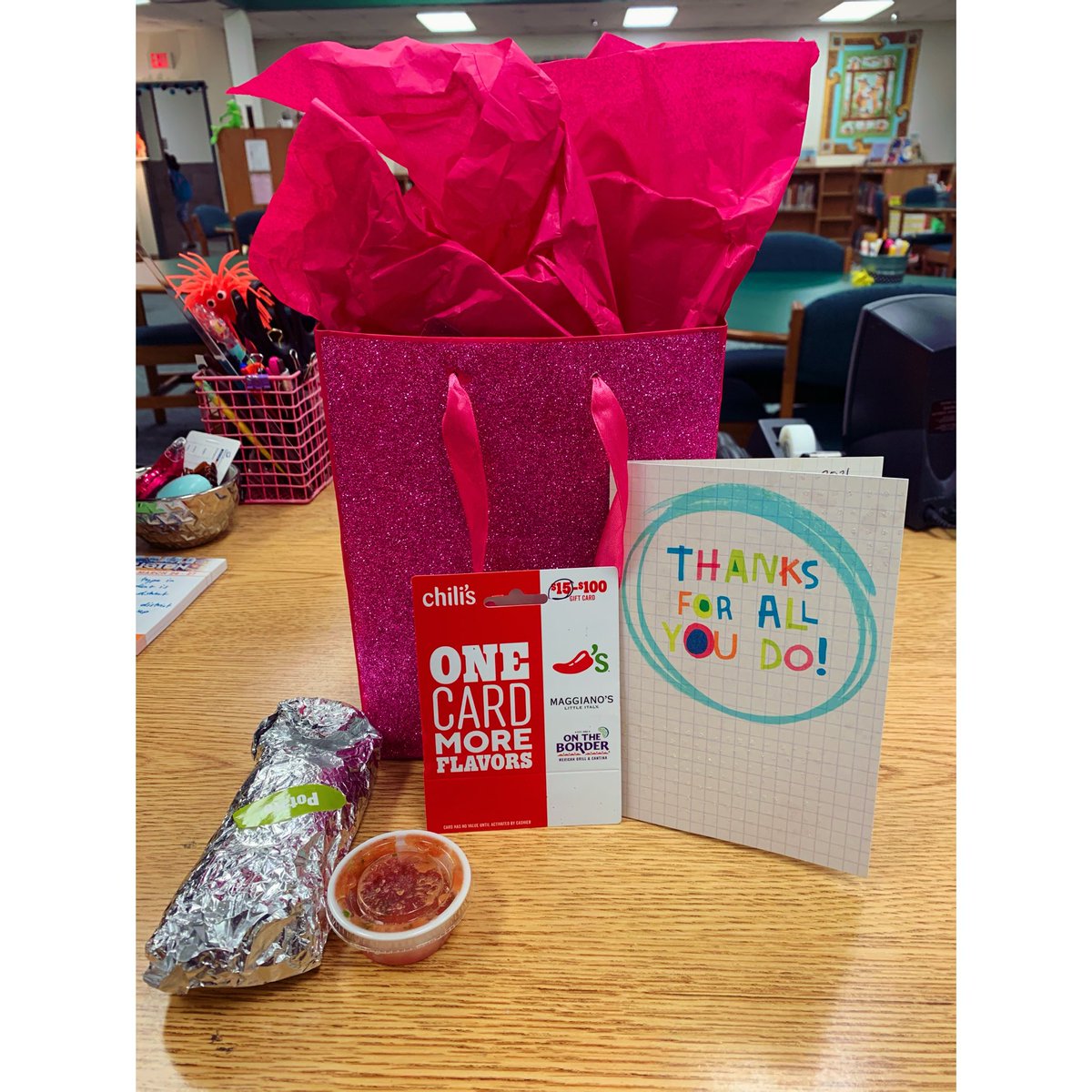 miss_perez1106's tweet image. I mean...😭 I’m beyond grateful! Thank you so much Mrs. Bader, Mrs. Perry, Mrs. Rodríguez and Mrs. Lawhorn (3rd grade team)! This was such a pleasant surprise! #librarianappreciationweek @PatlanES @SeguinISD