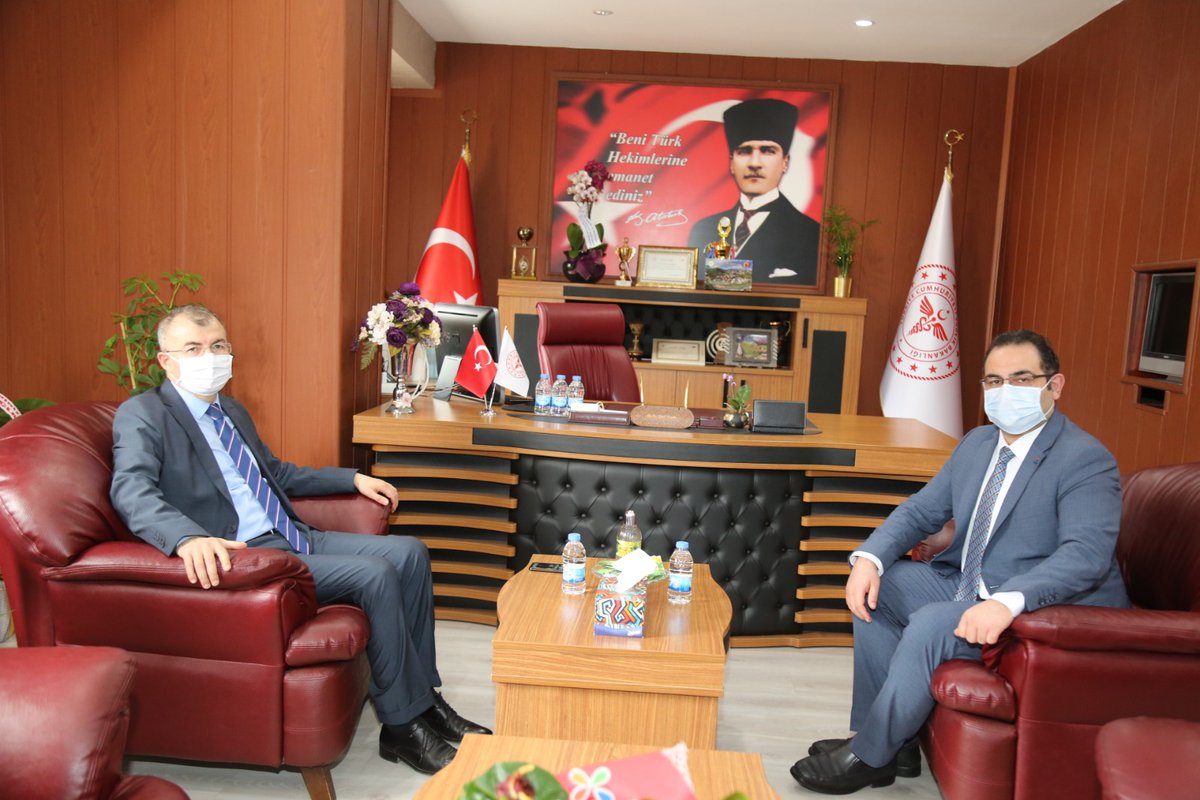 Valimiz Yılmaz Doruk, Artvin İl Sağlık Müdürlüğü kadrosuna asaleten atanan Op. Dr. Gürol Köroğlu’na “Hayırlı Olsun” Ziyaretinde Bulundu.
Ziyaretten duyduğu memnuniyeti ifade eden İl Sağlık Müdürü Köroğlu, Valimiz Yılmaz Doruk’a nazik ziyaretinden dolayı teşekkür etti.