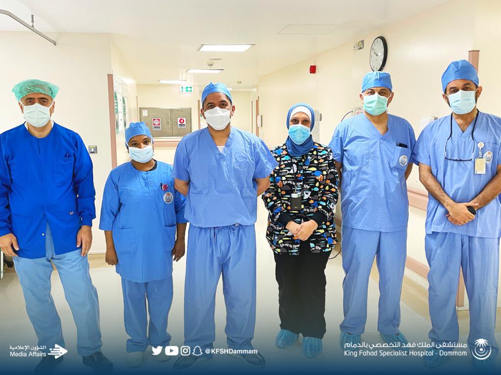KFSHDammam's tweet photo. في عملية استغرقت أربع ساعات :
فريق طبي #بتخصصي_الدمام ينهي معاناة طفلة في عملية هي الأولى من نوعها في العالم. https://t.co/8L2oITfGH8