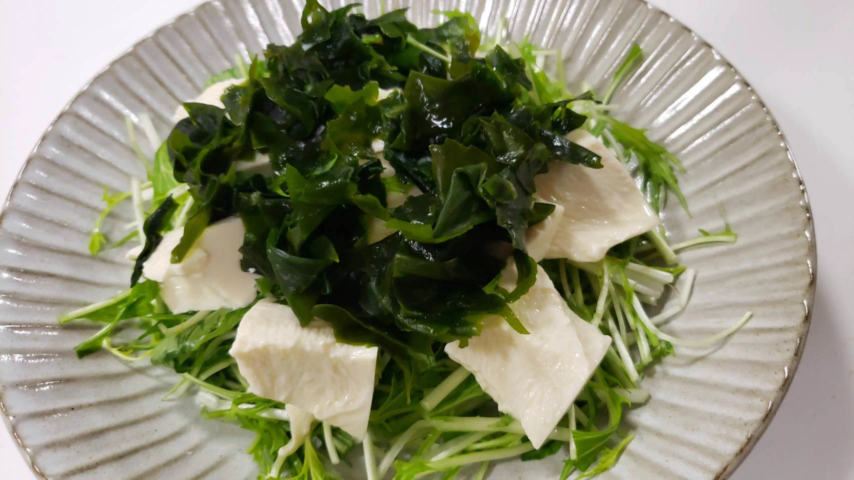 お酒のおつまみとしてもあり？！水菜やお豆腐を使った絶品サラダの作り方！
