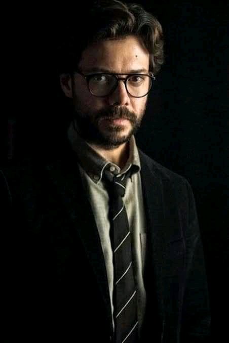 MrHandsomeZA_'s tweet photo. Prison break🔁   or  Money Heist ❤ https://t.co/i1JxkQ5BTM