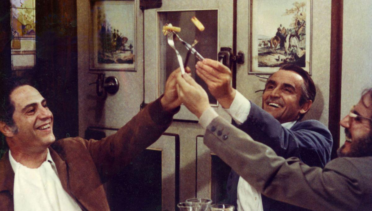 "Nous voulions changer le monde, c’est le monde qui nous a changés"

C'est l'histoire d'un carré amoureux, un film qui interroge le temps qui passe. "Nous nous sommes tant aimés" : le chef d'œuvre d'Ettore Scola à voir sur C8 franceinter.fr/emissions/capt…  #capturedécrans par <a href="/dobarba/">Dorothée Barba</a>