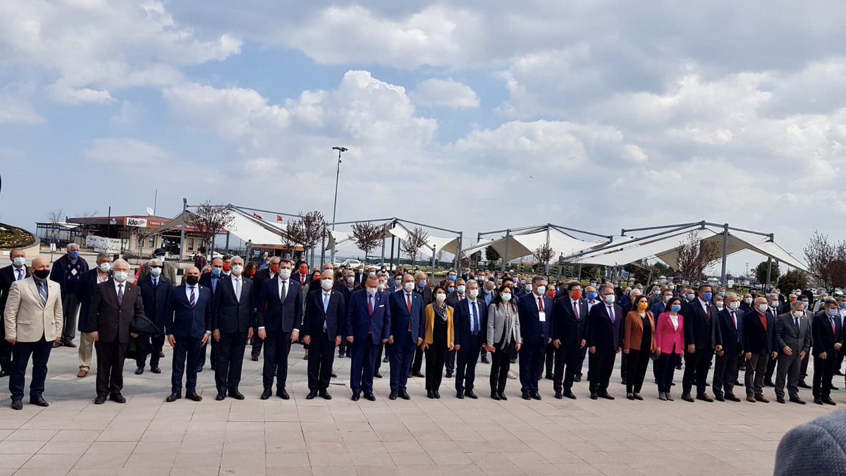 MuharremErkek17's tweet photo. Yalova'da iki gün sürecek çalışmalarımıza #Atatürk anıtına çelenk koyarak başladık. https://t.co/HyYbKiwgH9