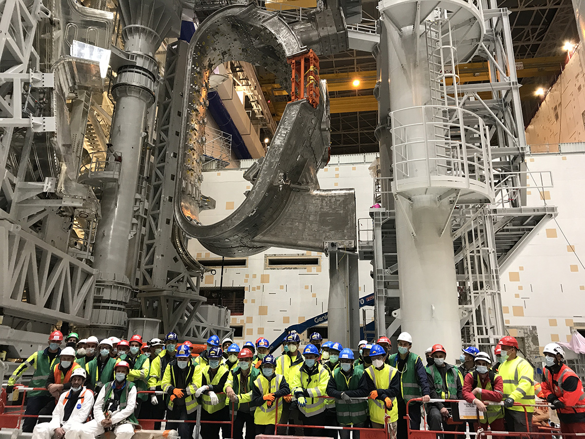 OrtecGroup's tweet photo. Les opérations de levage #OrtecGroup pour la société de projet #Dynamic continuent dans le #Tokamak @iterorg ! Le 1er secteur de la chambre à vide (440 tonnes) a été transféré hier dans l'outil d'assemblage de sous-secteurs : SSAT (Sub-Sector Assembly Tool). https://t.co/PXV0lgcHeT