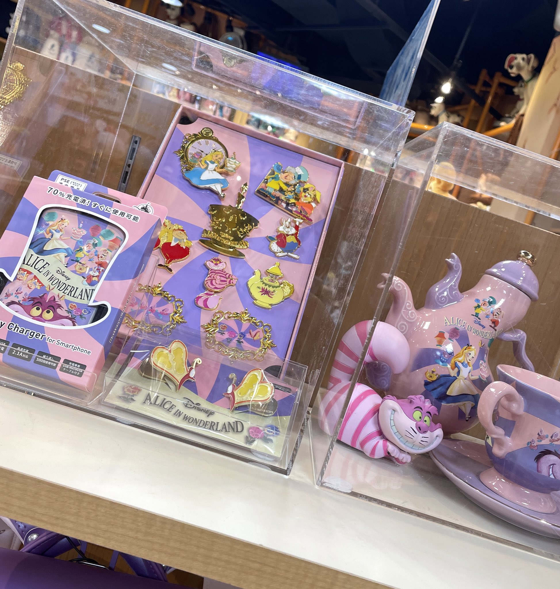 Maa ディズニーストアのアリスグッズ先行展示してた かわいい T Co Mfwmvhlkmo Twitter