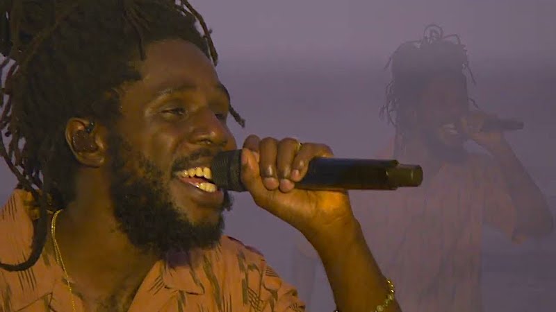 24x7records's tweet photo. CHRONIXX「Eternal Light - Livestream from Jamaica」→ https://t.co/4gH0ga9FiX @ChronixxMusic @outdehlife @freenationalsXX #CHRONIXX #TheFreeNationals #LiveFromJamaica 🔊🇯🇲🔥 https://t.co/7hSkqnZIXM