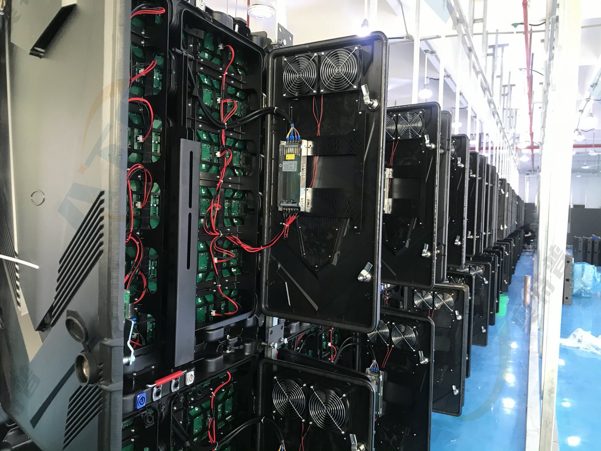 atop_led's tweet image. P10 outdoor stadium premeter led screen
#ATOPLEDSCREEN
#stadiumledscreen
#advertisingsreens