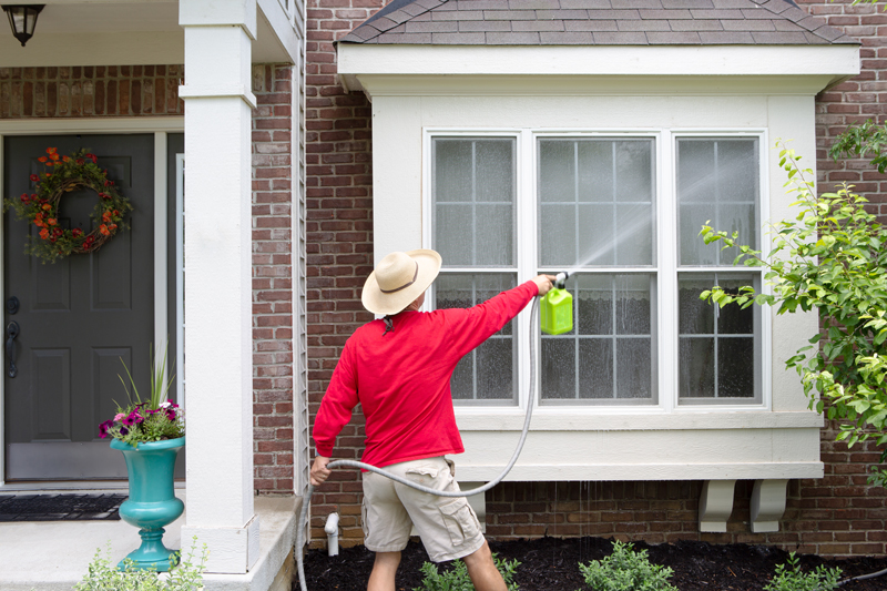 HomeLogicUK's tweet photo. External walls, fences &amp; patios, the maintenance task is never going to be a quick one. Here's our guide on how to use a pressure washer and apply products that prevent grime build up: https://t.co/fLPG7XXaXI
#Springcleaning #pressure #properla #renotec #protectivecoatings #save https://t.co/FvJ6dSBLzX
