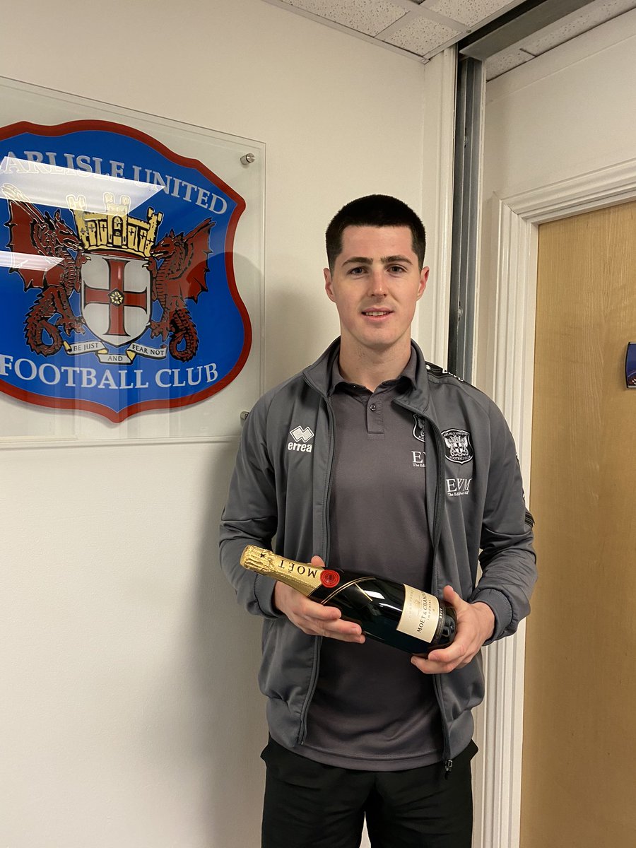 🍾 <a href="/JonMellish1/">Jon Mellish</a> with his well deserved <a href="/InvestAcc_UK/">InvestAcc</a> man of the match champagne 🥂 #cufc