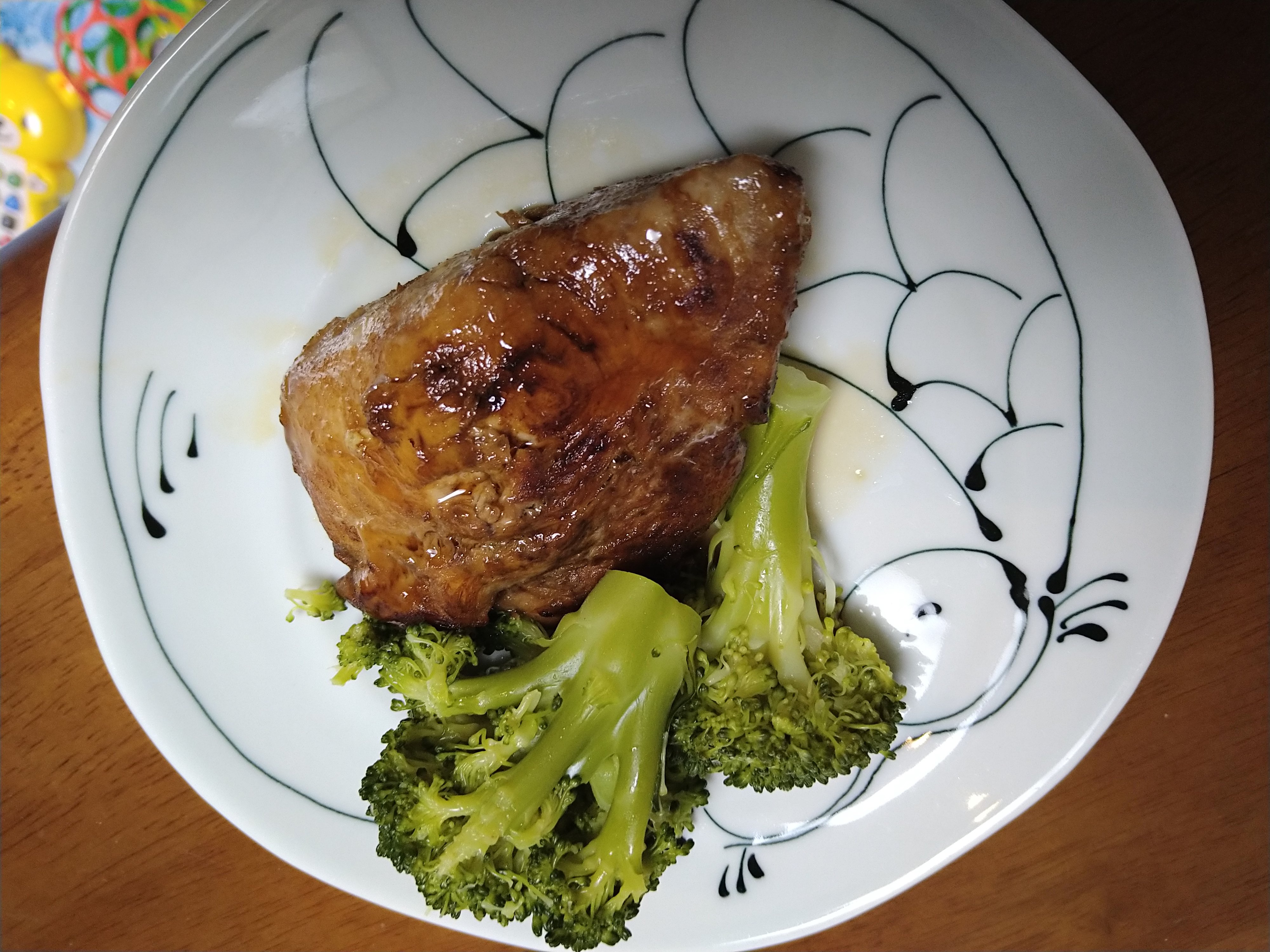 ちびかいひも もうかさめ ネズミザメ さんを見つけたので即買い サメ食べたこと無かったので無難に照り焼き 臭みを消すために 醤油 みりん 砂糖 しょうがちょいに半日つけたらあら美味い 3 やわらかいカジキマグロの照り焼きっぽ もうか