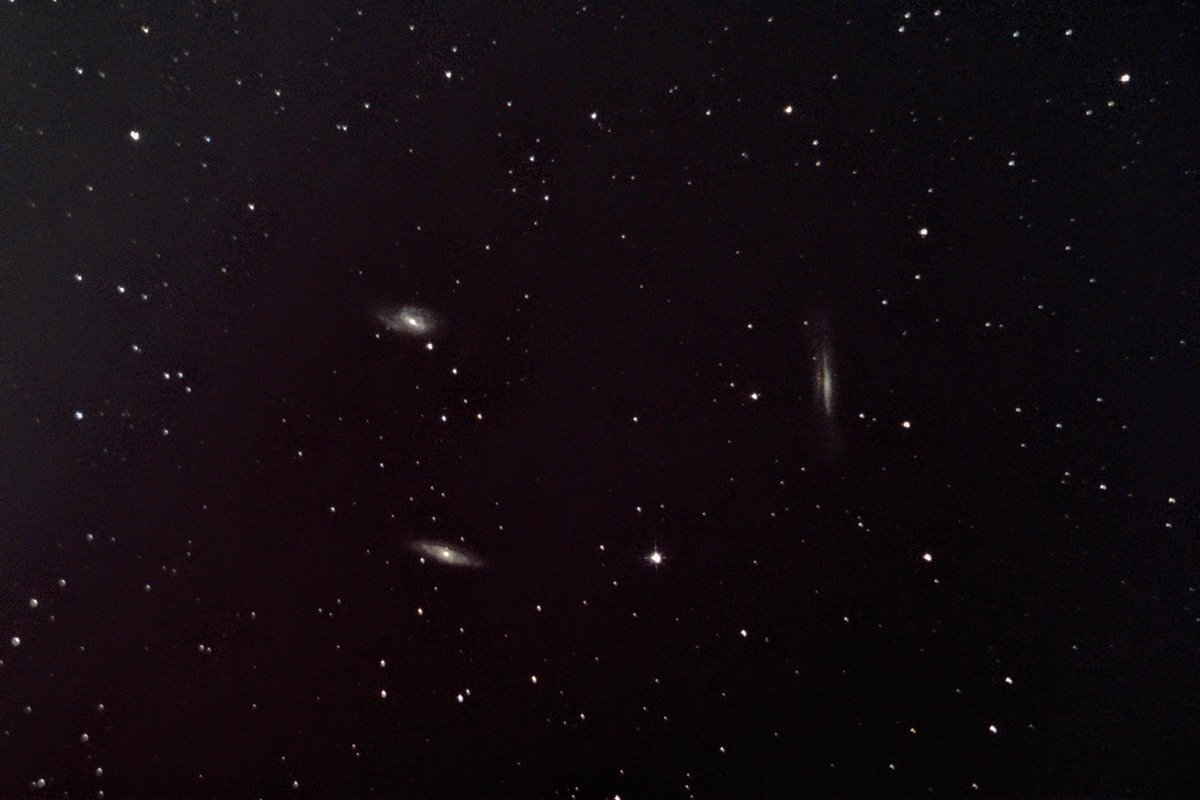 UKStarGeezer's tweet photo. 👉❓ Can you guess them all ❓👈
🌌❤️ Amazing night Sunday - much needed after months of cloud. ☁️
All-nighter💤 tube completed iced over ❄️.
Really proud to have caught them all on @Celestron #Astromaster 130EQ🔭
#ClearSkies all 🔭🌌
#Astrophotography #astronomy #galaxies https://t.co/RLlHlj4mwJ