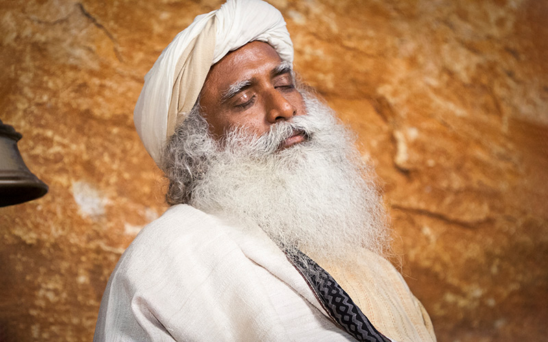 SadhguruJV's tweet photo. Anything yields to you only to the extent you pay attention to it. In this context, your breath is a beautiful device because it is always on. #SadhguruQuotes https://t.co/lH8x1ase1E