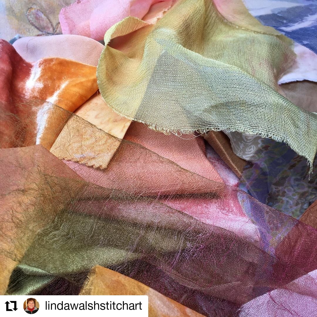 Phoenixtextile's tweet photo. Don't your fingers just itch to pick up and sort through these mouth-watering materials that Linda is auditioning for another of her lovely, atmospheric landscapes?#mixedmedia #lindastitching #landscape #fabricpiles #subtlecolours https://t.co/jZPfR33y1B