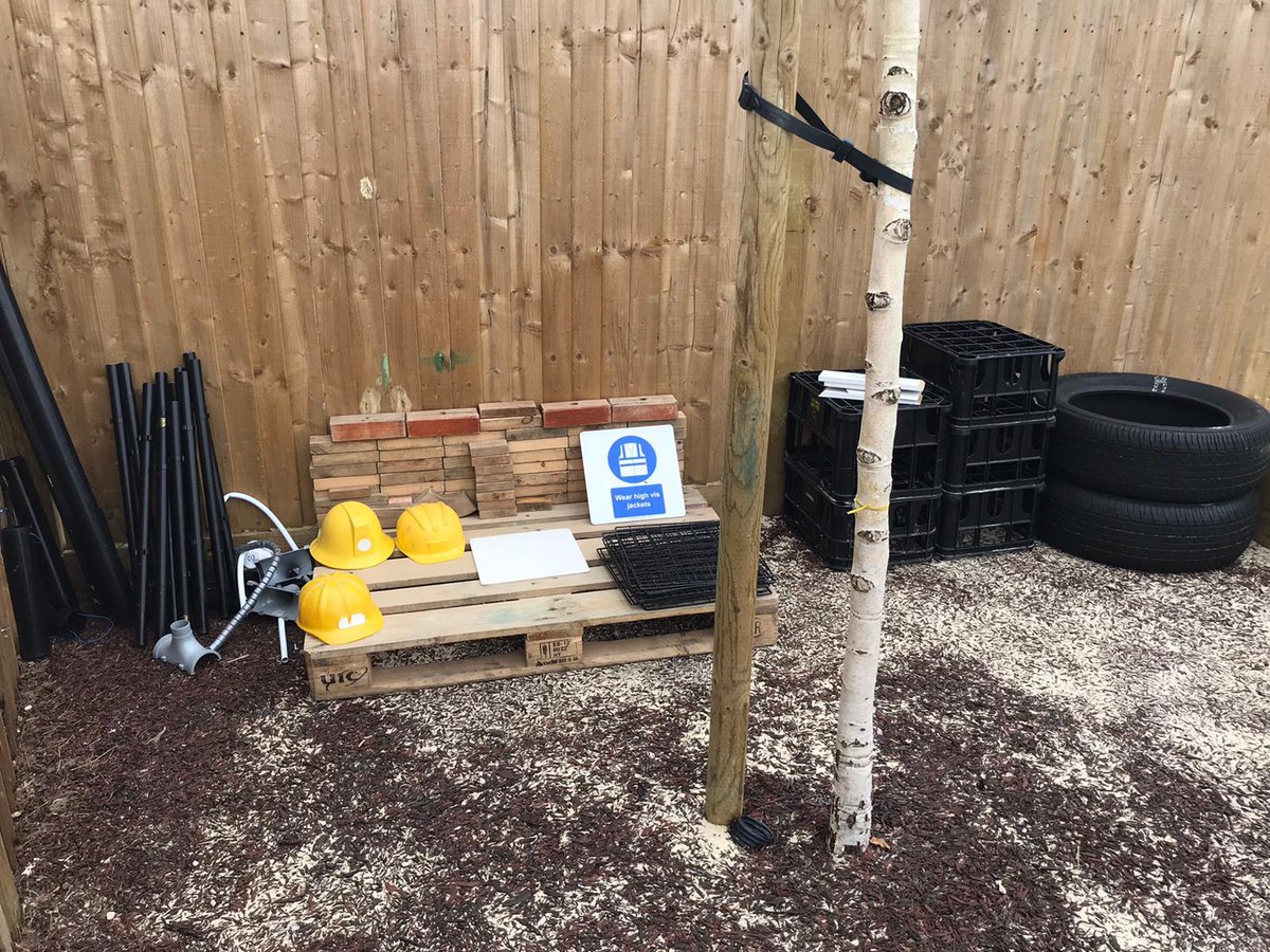 LittleAngelsMar's tweet image. Construction Workers...🔨

We follow our little angels lead in their play! We noticed they have become engrossed in using the crates to build with. One of our Big Angels gathered all our open ended resources and created this construction area for our angels to explore!

#Nursery