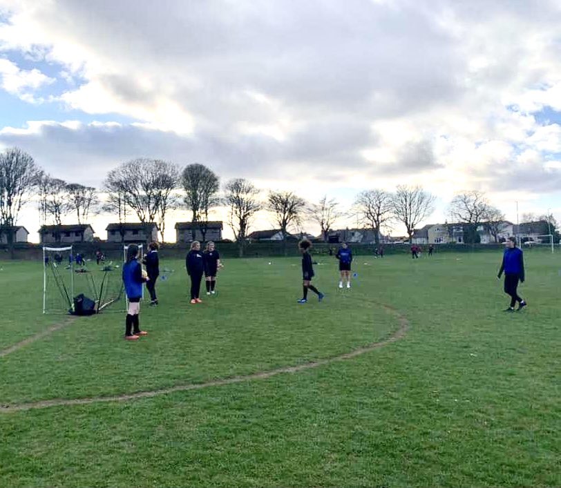 Dryburghgirls's tweet photo. 📸 Our U15s loved being getting back into contact training last night 🥳👏🏻

We are looking for 🆕 players at U15s - For more info on joining 📲 Sarah on 07494091812

🟣🔵 #LearnPlayEnjoy https://t.co/cDDOOrHQOP
