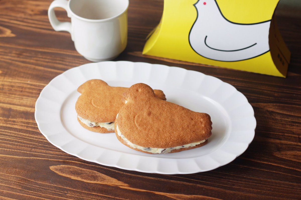 どうしても試したかったので 鳩サブレーにレーズンバターを挟んでみた 神の食べ物では 豊島屋と小川軒の悪魔のコラボじゃないか Togetter