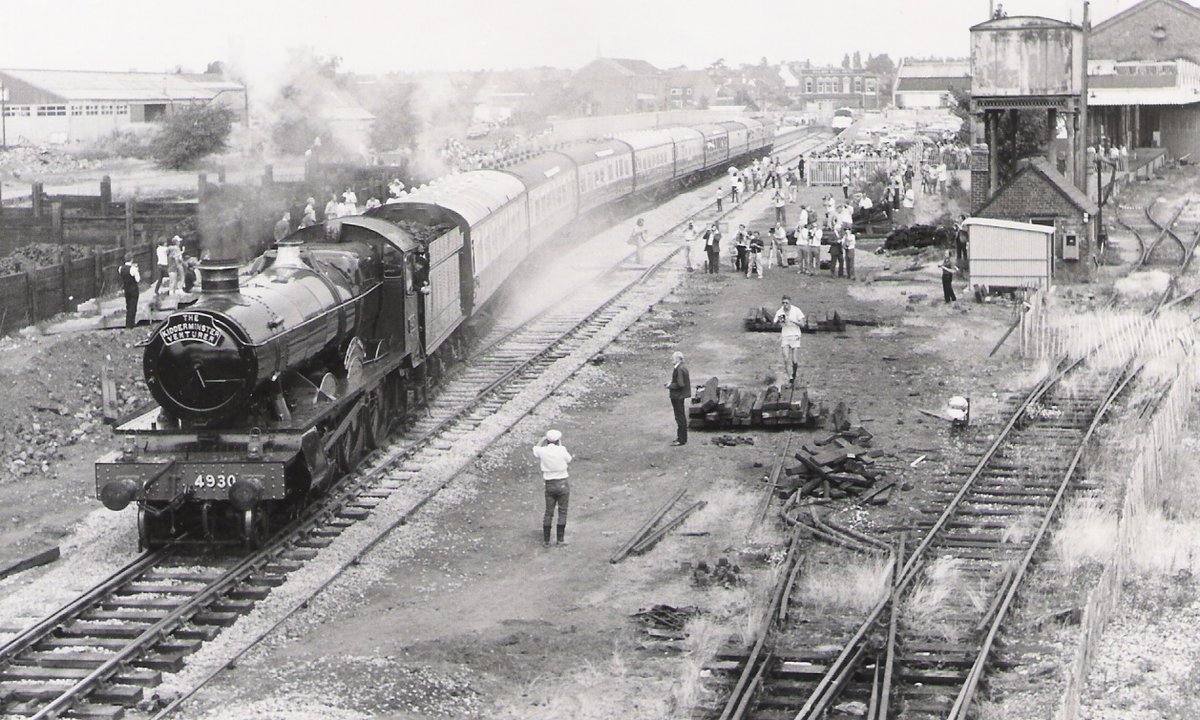 svrofficialsite's tweet photo. 5️⃣ days to go and over 5️⃣ decades of steam on the Severn Valley Railway!
Join us as we reopen and step back in time to the golden age of steam https://t.co/eGNTGDxIhj #WednesdayWisdom #SVRFamily #CountdownToReopening https://t.co/Yx0uv63Mrg