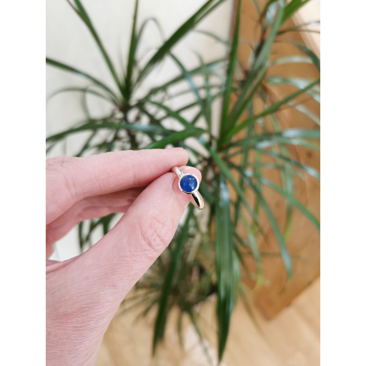 This very special commission got collected yesterday, under the Blue Agate is ashes from a local man taken far too soon.

It was an honour to do this for Julie, so she can keep him with her every day. Sleep tight Phil, best sideburns in town 💙