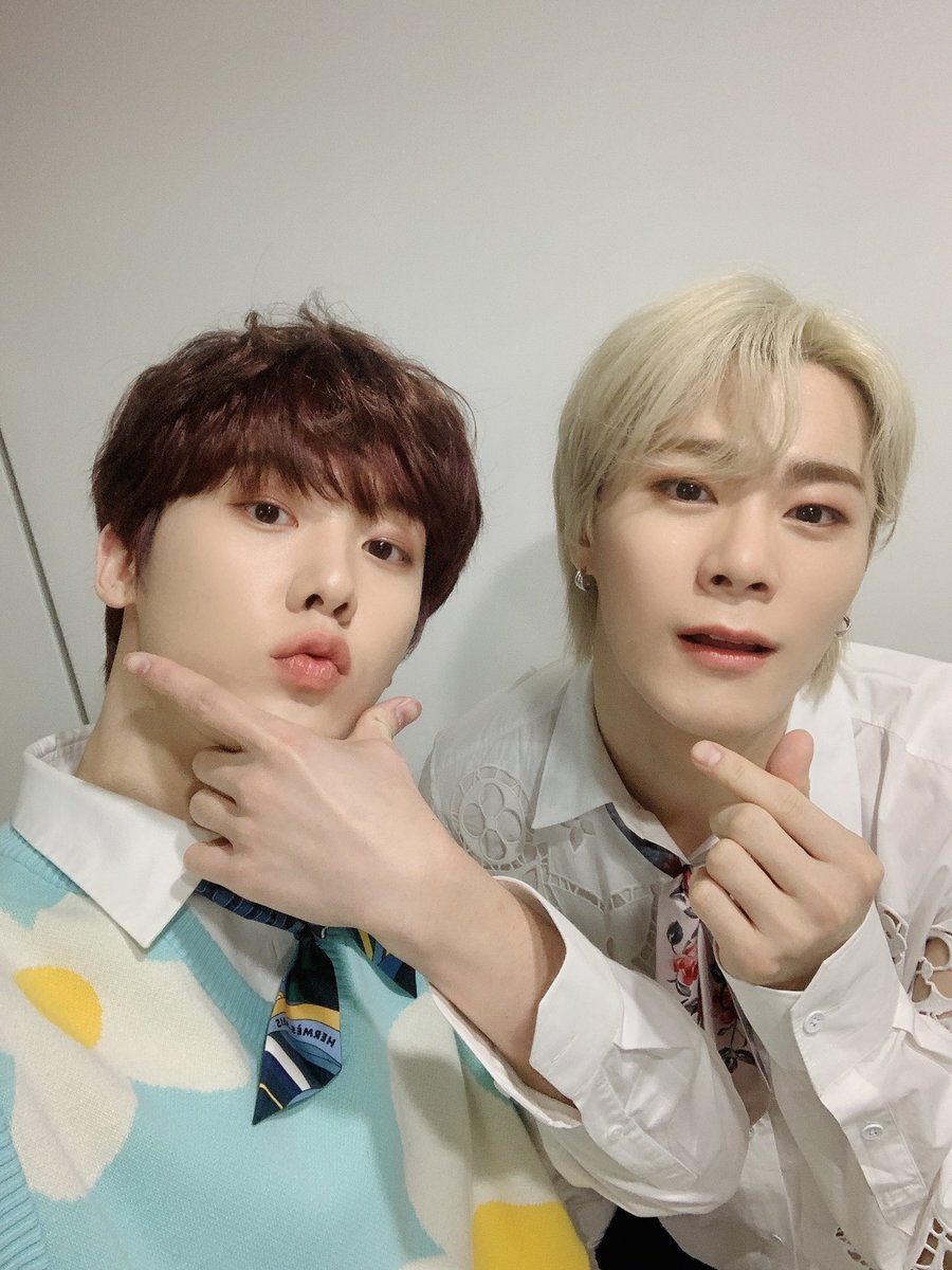 [📸] 🌟 210407 MBC M, MBC every1 #쇼챔피언 🌟

쇼챔에 딴콩이라는 봄이 찾아왔어요🌸
꽃 구경 더 이상 갈 필요가 없겠다😤‼️
아름다운 딴콩즈 보면 되니까요🙌🏻

#아스트로 #ASTRO #아로하 #AROHA 
#문빈 #MOONBIN #윤산하 #YOONSANHA