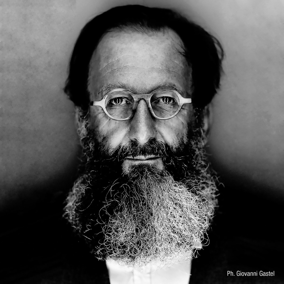 Faraonesrl's tweet image. -2 giorni all'appuntamento con l'Arch. Michele De Lucchi in diretta ZOOM venerdì 9 aprile alle ore 18.00: 
us02web.zoom.us/.../601.../WN_…
Tema: 
Architetture Trasparenti - illuminare il vetro.
Ti aspettiamo all'evento.
#micheledelucchi #architetturetrasparenti #vetro #meeting #zoom