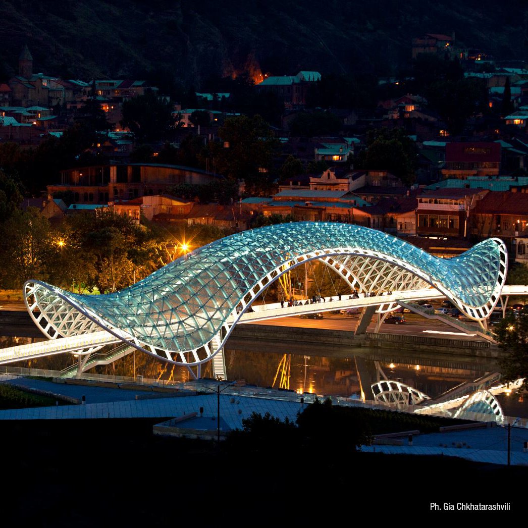 Faraonesrl's tweet image. -2 giorni all'appuntamento con l'Arch. Michele De Lucchi in diretta ZOOM venerdì 9 aprile alle ore 18.00: 
us02web.zoom.us/.../601.../WN_…
Tema: 
Architetture Trasparenti - illuminare il vetro.
Ti aspettiamo all'evento.
#micheledelucchi #architetturetrasparenti #vetro #meeting #zoom