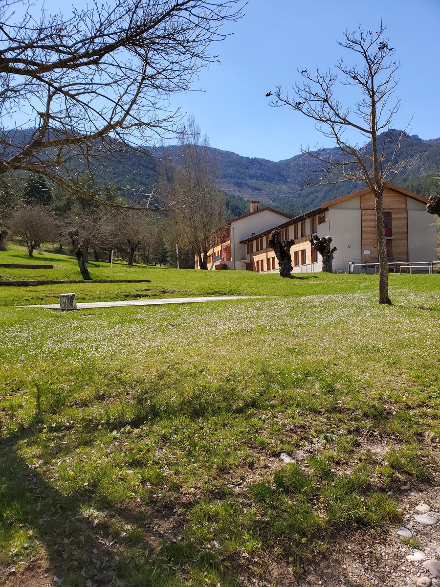 DASEN_AIN's tweet photo. Réunion de préparation de l'accueil des volontaires du SNU en Drôme @snujemengage pour le séjour de cohésion qui se déroulera du 21 juin au 2 juillet sur les 40 hectares du centre du Martouret https://t.co/It3pcY7ETi. Un environnement remarquable au pied de la montagne du Diois ! https://t.co/mCRCwGH4aR