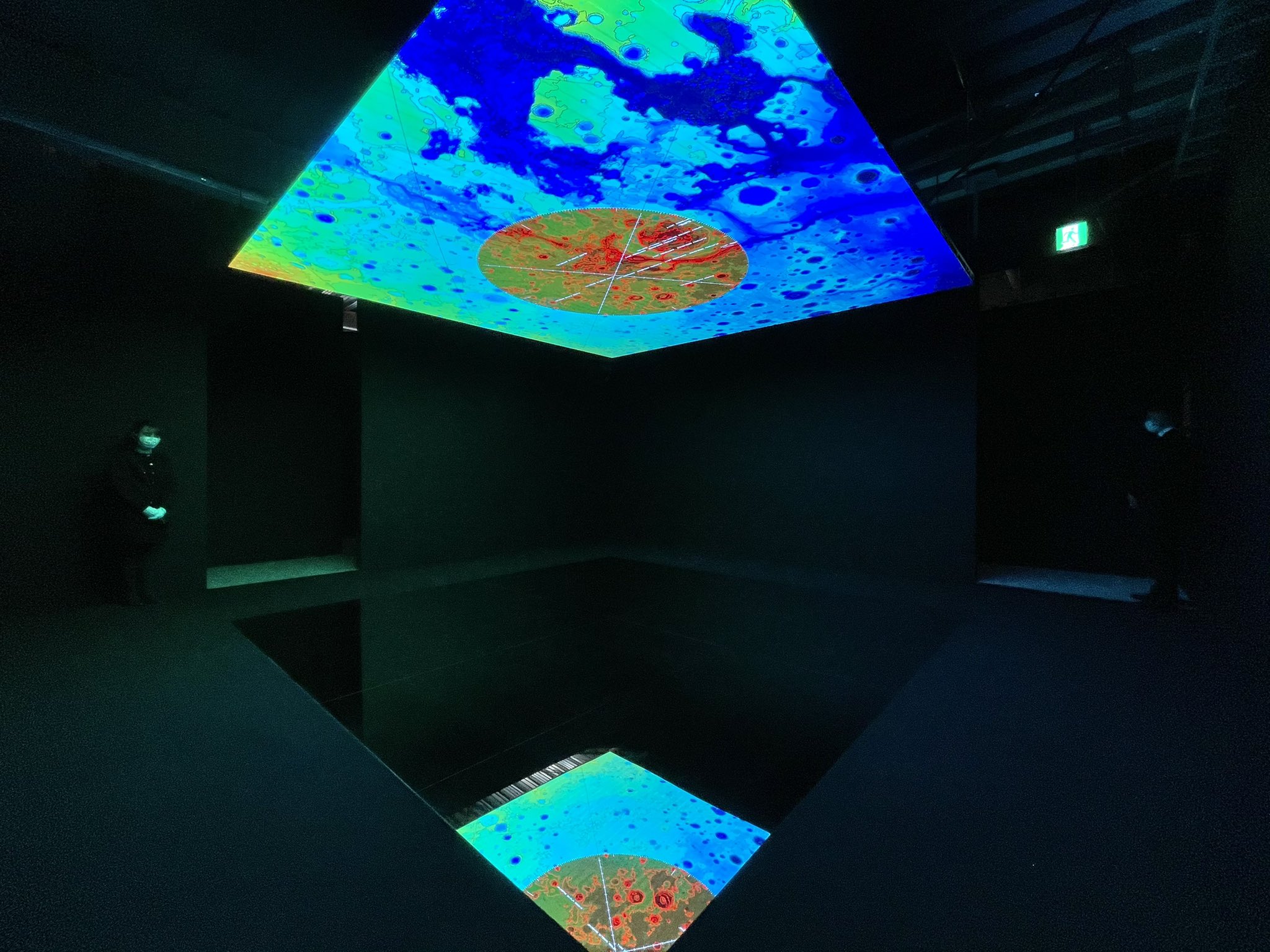 ｒ Y O T O Mｉｅ 原宿 Jing にて Louis Vuitton を観ました ルイ ヴィトンとアーティストの歴代コラボレーションの仕事を巡る展覧会 1 池田亮司さん 2 ジェフ クーンズさん 3 ヤンペイミンさん 4 小林健太さん 背景デザイン 要予約