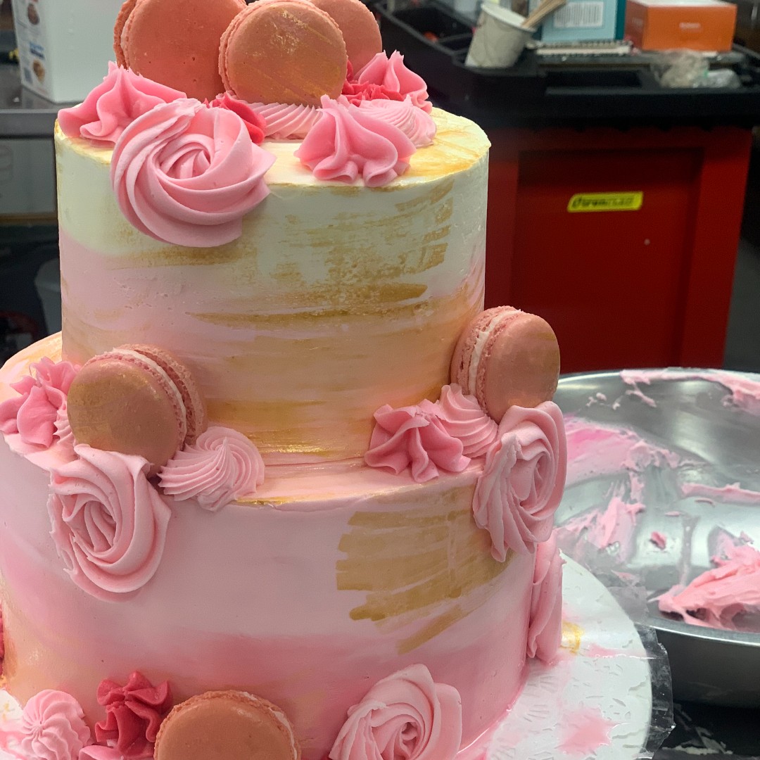 sweetmariascake's tweet photo. Pretty in Pink with a brush of gold this #weddingwednesday !
#weddingcake #showercake #pink #prettyinpink #buttercream #gold #cakedecorating #sweetnessmatters https://t.co/bcKLtiBiRd