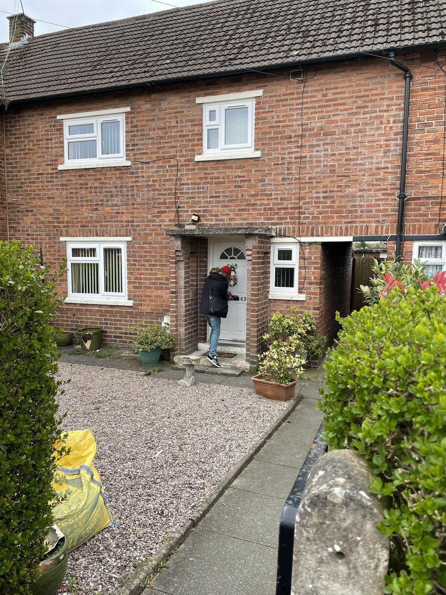 JackSargeantAM's tweet image. Good leafleting session in the Quay with Cllr @MartinWhite66 &amp;amp; our little helper Biz. 

Nice to see some posters up too. 

Vote Sargeant, Vote Labour on May 6th 🗳

#LetsBackJack #AlynandDeeside