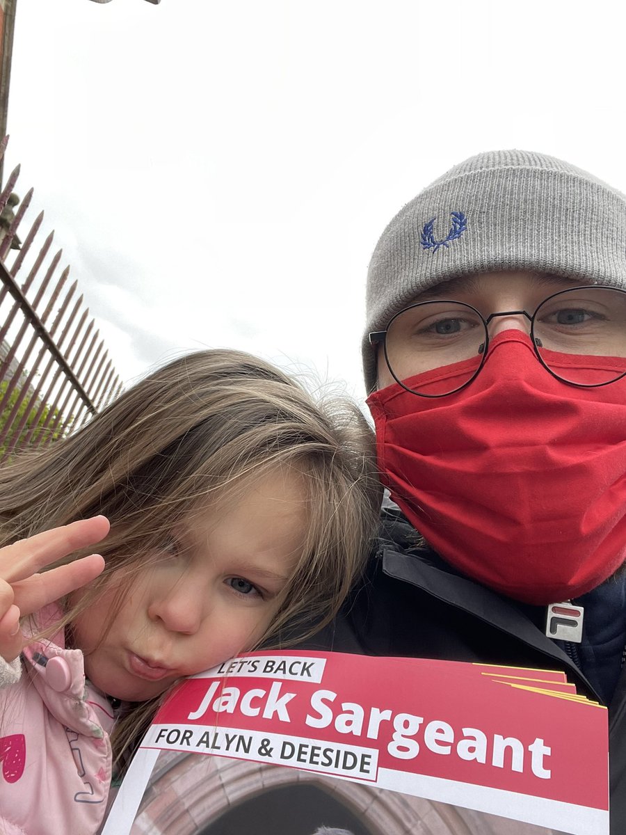 JackSargeantAM's tweet image. Good leafleting session in the Quay with Cllr @MartinWhite66 &amp;amp; our little helper Biz. 

Nice to see some posters up too. 

Vote Sargeant, Vote Labour on May 6th 🗳

#LetsBackJack #AlynandDeeside