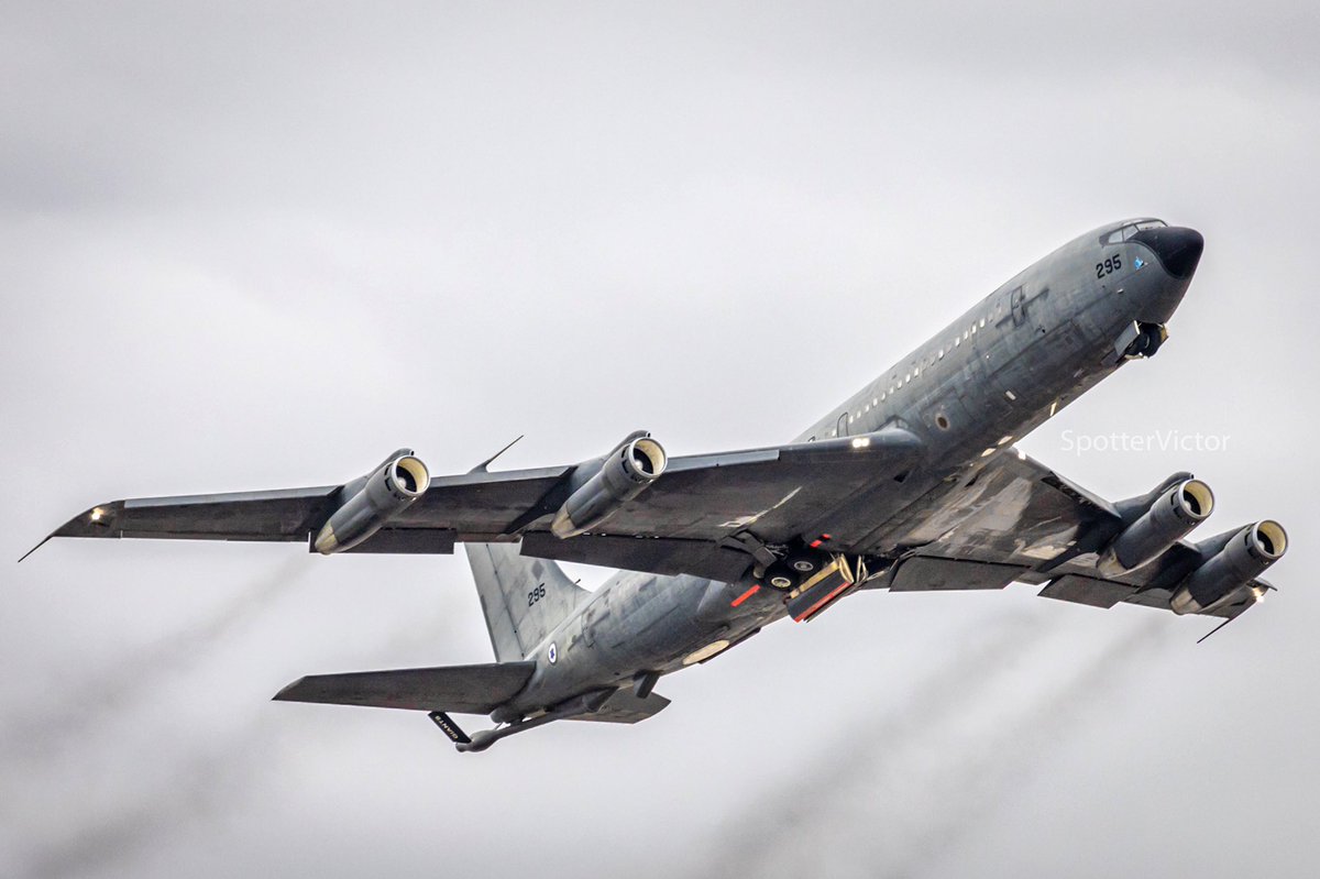 Boeing 707 de la Fuerza Aérea de Israel despegando esta mañana del aeropuerto de Valencia. 🤟🏼😍
.
.
#boeing #boeing707 <a href="/aeroVLC/">Aeropuerto Valencia</a>