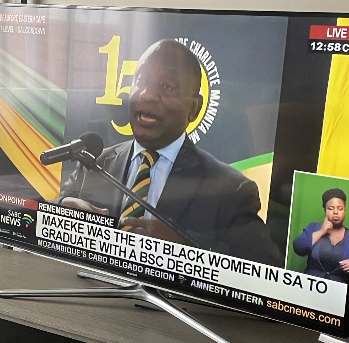tamie4life's tweet photo. #Maxeke was the 1st black woman in SA To Graduate with a BSc Degree https://t.co/jCa2PkMbAO