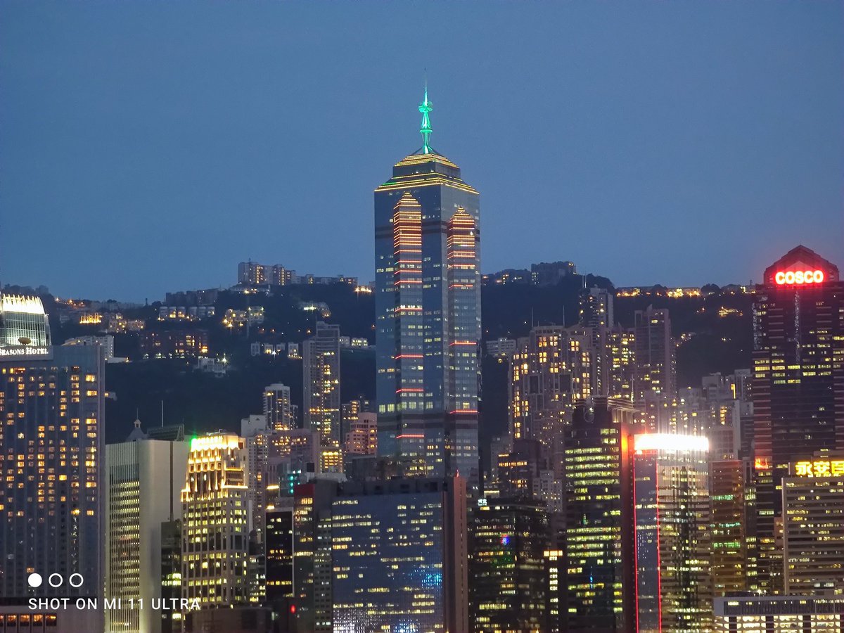 frankie_tech's tweet photo. Another skyline shot #Mi11Ultra, 1x, 5x, 10x, 50x. The 50x shots in low light aren't great but at 5x and 10x they are legit impressive. https://t.co/CgP0DXpuux
